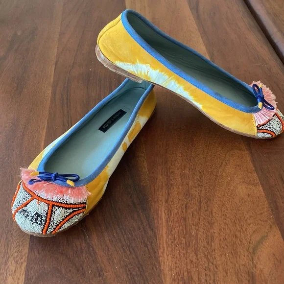 Beautiful trendy ballerina flat with timeless appeal. Size 6. - Picture 3 of 6